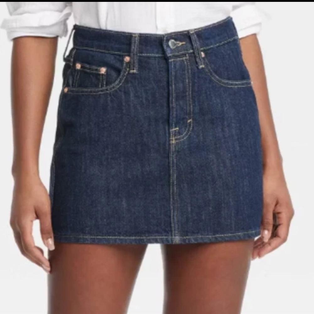 WILD FABLE Mid-Rise Denim Mini Skirt Dark Wash Size 6, 8 or 10